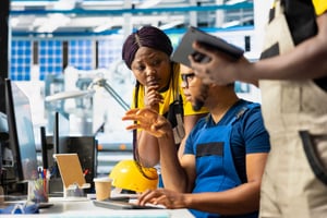 photovoltaics-factory-supervisors-evaluating-perfo-2026-03-26-23-28-36-utc